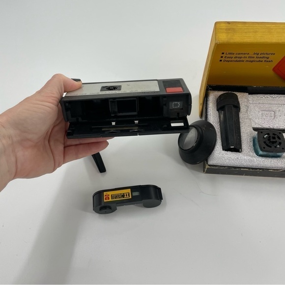 Vintage Kodak Pocket Instamatic 20 Camera Box and Accessories - Picture 4 of 7
